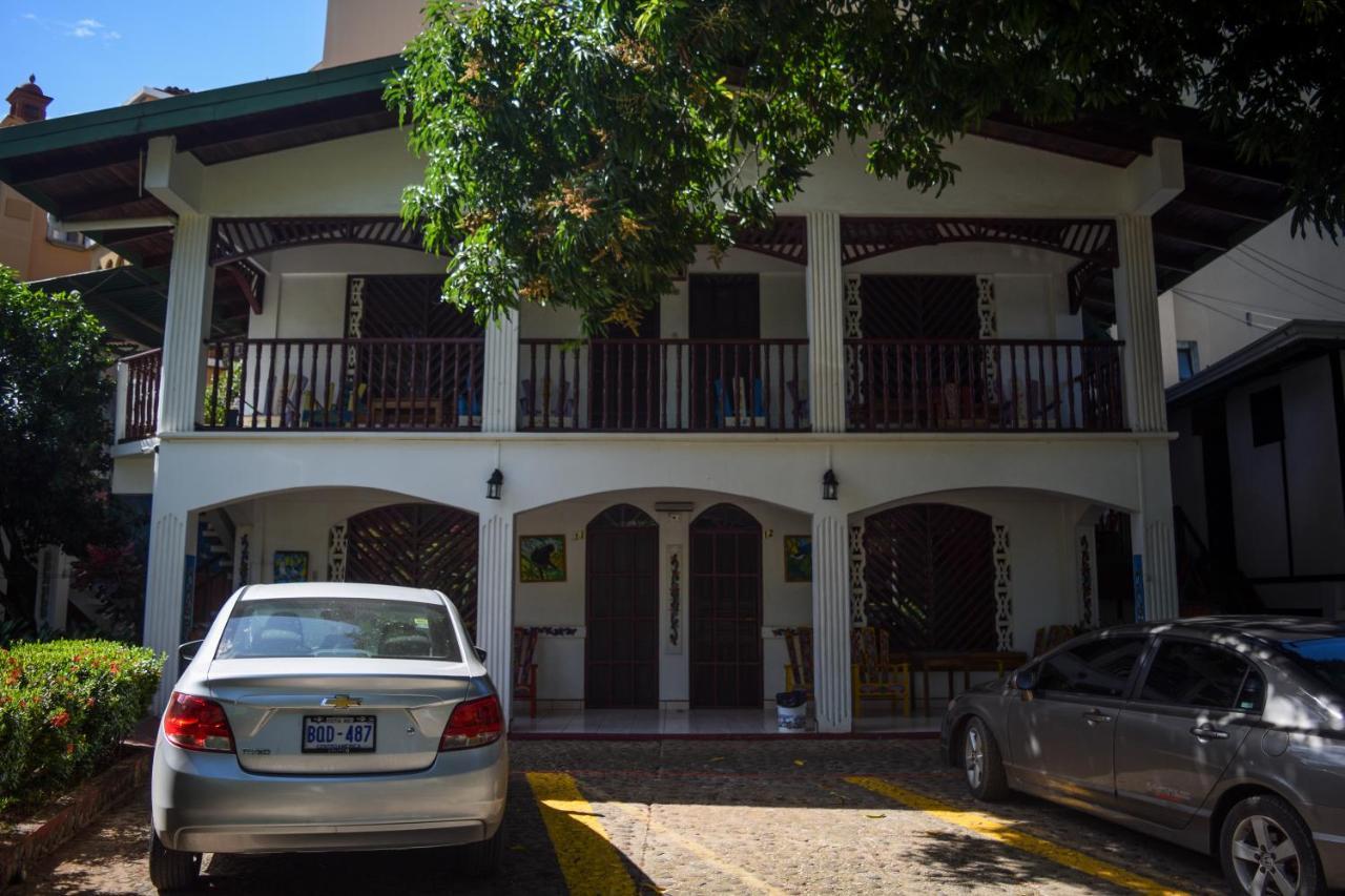 Hotel Marielos Tamarindo Extérieur photo
